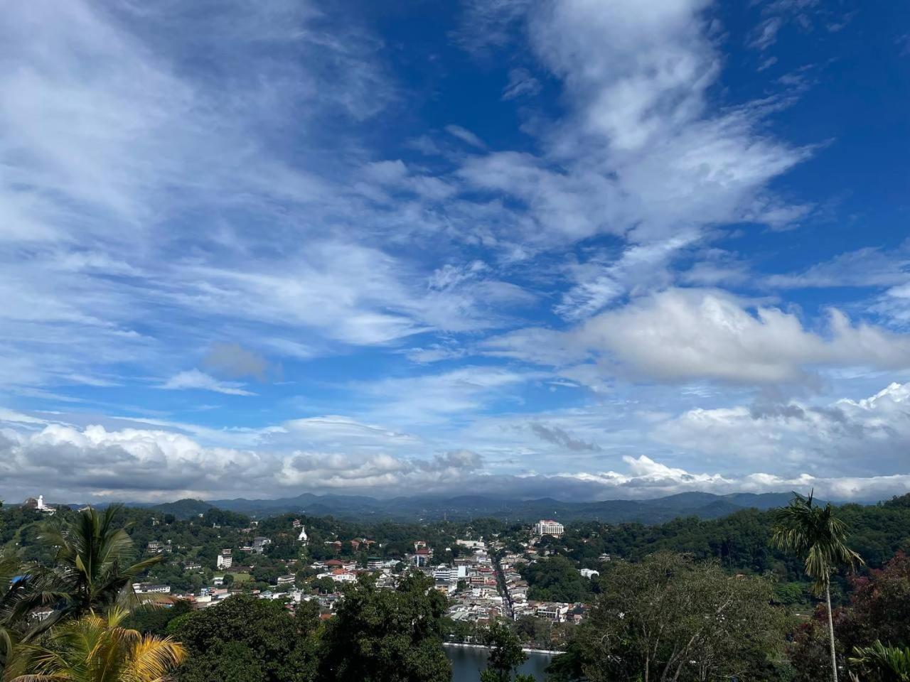 Villa Avora Ridge Kandy Bagian luar foto